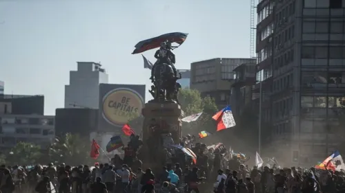 Miles se manifiestan en Chile para poner fin a la Constitución de Pinochet