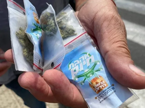 “Llueven” centenares de sobrecitos con mariguana en Israel