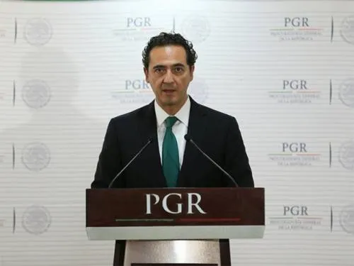 Rechaza PGR que en Los Pinos ordenaran destituir a Santiago Nieto