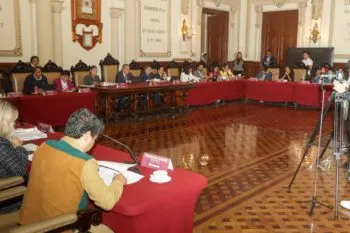 Debate en Cabildo de Puebla por propuesta federal de reducir regidurías