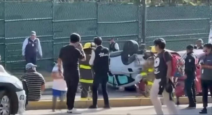 Choque y volcadura en Vía Atlixcáyotl deja al menos cuatro lesionados; exceso de velocidad y alcohol, posibles causas