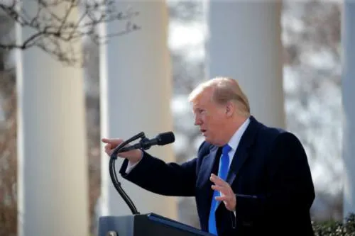 Trump retrasa aumento de aranceles sobre China