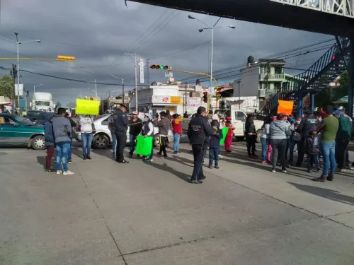 Habitantes de Chachapa bloquean carretera federal a Tehuacan