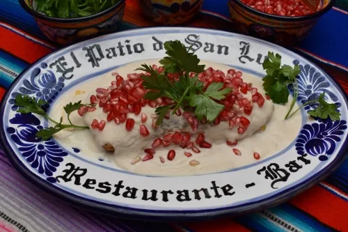 Inicia venta de chiles en nogada en Puebla, único estado donde restaurantes no pueden servir en mesa