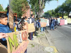 Suspenden el cese de maestros; no procedió en Michoacán y Oaxaca
