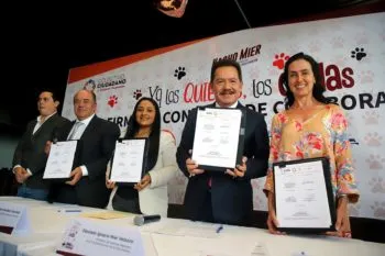 Ignacio Mier, activistas y especialistas firman convenio en favor del cuidado de los animales