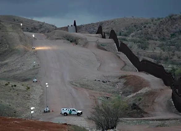 Narcos mexicanos usan un cañón para pasar drogas a EU