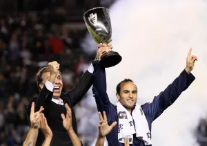 Landon Donovan anuncia retiro de la canchas