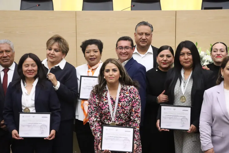 Congreso de Puebla entrega la Medalla al Mérito Docente Juan C. Bonilla