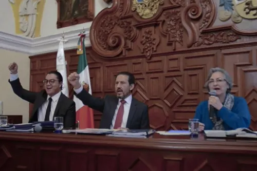 Consejo Universitario aprueba exhortar al Congreso a no intervenir en la vida institucional
