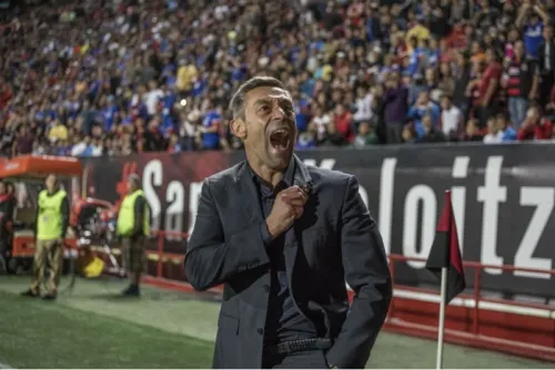 Pedro Caixinha es multado por declaraciones sobre jugador de Xolos