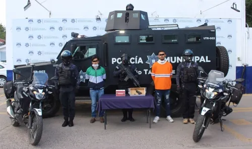 Detuvo policía municipal de Puebla a dos probables asaltantes de negocios