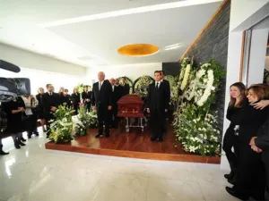 Perece ministro de la SCJN; EPN monta guardia junto a féretro
