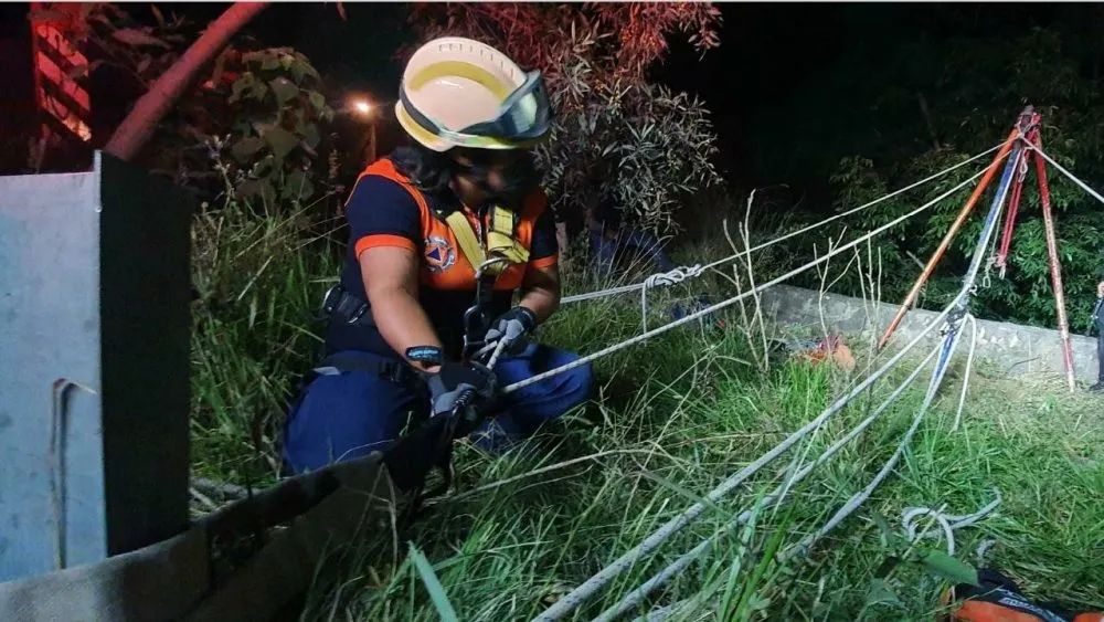Rescatan cadáver en barranca de San Jerónimo Caleras