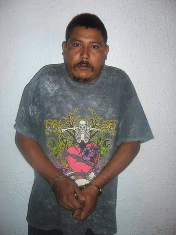 Estatales capturan en la sierra a sujeto que vendía marihuana y armas