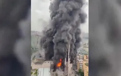 Incendio en centro comercial en China deja 16 muertos