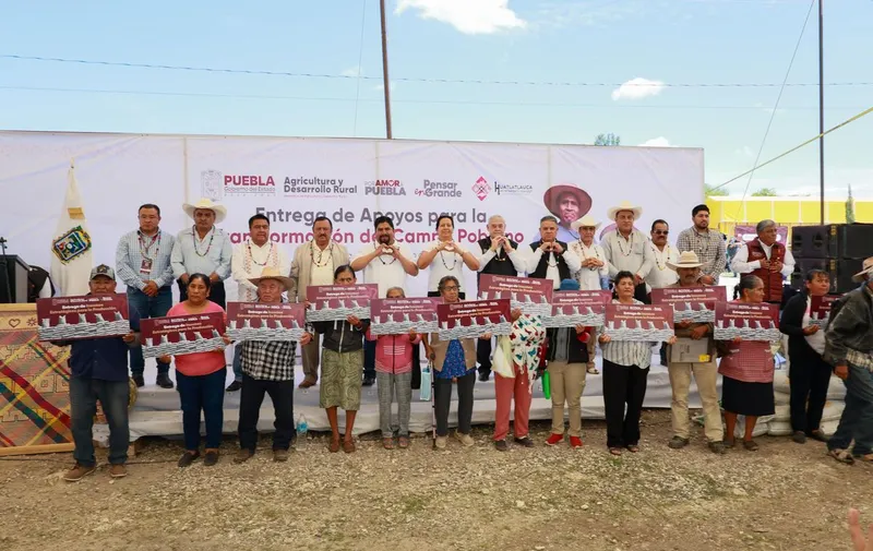 gob-pue-entrega-apoyos-campo-huatlatlauca