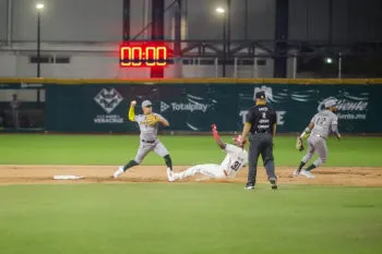 El Águila de Veracruz vuela más alto y derrota 4-1 a Pericos de Puebla en el segundo de la serie