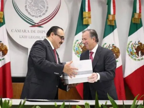 Entregan Paquete Económico 2018 en la Cámara de Diputados