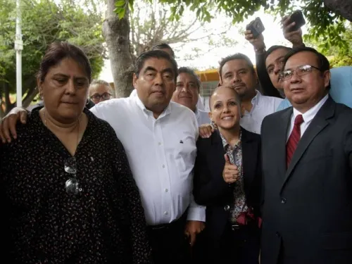 Gana Barbosa en conteo rápido del INE