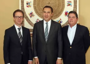 Gobernador sostiene reunión con empresarios de Puebla y Yucatán