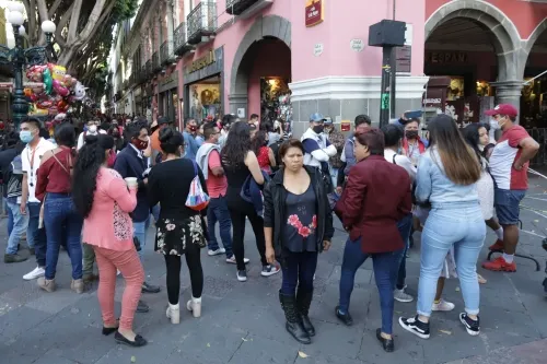 Repunte de casos de Covid-19 se da por el relajamiento social: Especialistas