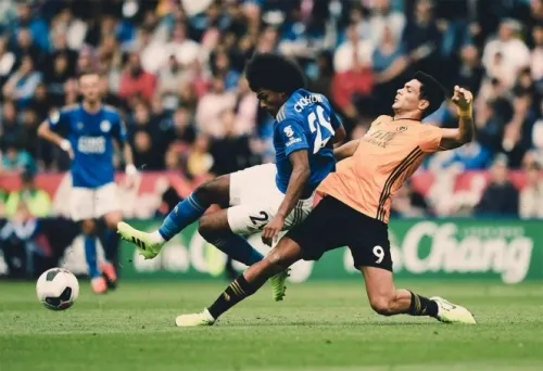 Raúl Jiménez y los Wolves inician la Premier con empate