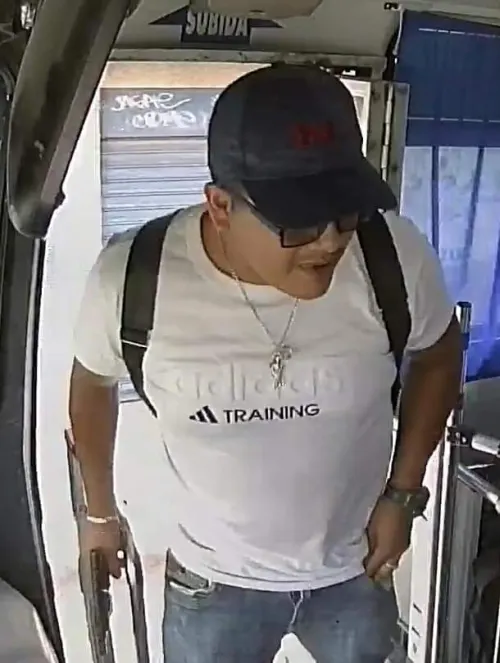 Asaltante de pasajeros de transporte público fue videograbado y es difundido en redes sociales