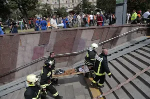 Suman 20 muertos tras descarrilamiento de tren en Rusia