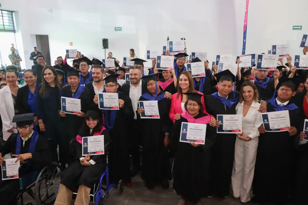 Alcalde de Puebla encabeza la graduación de Talleres de Inclusión Laboral
