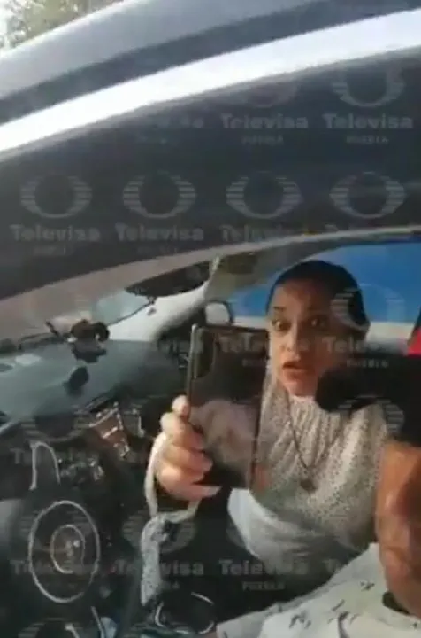 Presidenta de Aquixtla envuelta en polémica tras pasarse un alto en Puebla