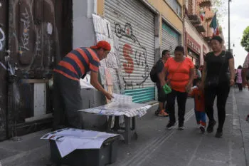 Ambulantes pagan piso en el centro de Puebla