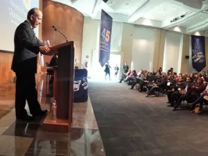 A puerta cerrada, Felipe Calderón se reúne con diputados panistas