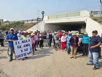 Tras clausura de pozo, habitantes de municipios del Valle de Puebla liberan la autopista México-Puebla