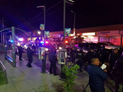 Policías evitan linchamiento de presuntos ladrones en Coronango