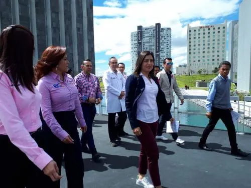 Rivera Vivanco prefiere huir por un elevador antes de dar entrevista