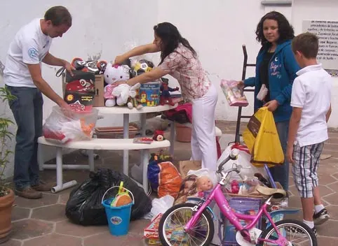 IEU se suma a la donación de juguetes del DIF Municipal