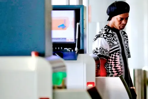 Ronaldinho tendría que declararse culpable por pasaportes falsos para obtener libertad
