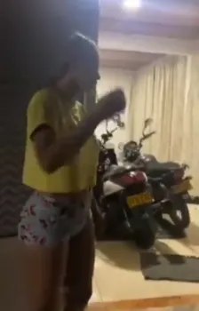 Policía descubre a su esposa siéndole infiel con su compañero de patrulla 