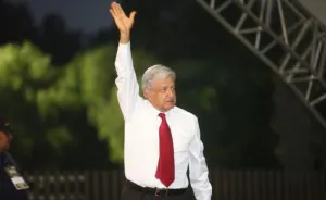 Por aclamación nombran a AMLO dirigente nacional de Morena