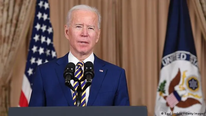 Biden pone fin a emergencia decretada por Trump para financiar muro con México