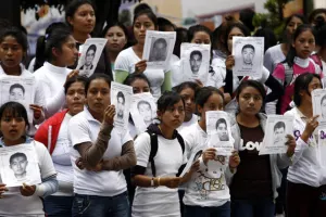 Estudiantes poblanos se solidarizan con normalistas de Ayotzinapa