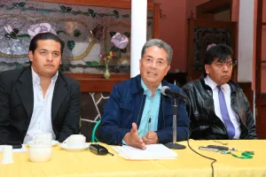 Loyola se solidariza con taxistas contra UBER?