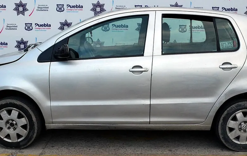 volkswagen-lupo-asegurado-banda-de-el-perro
