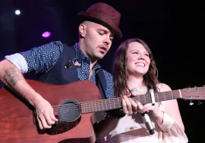 Jesse y Joy ofrecen concierto en Outlet Puebla Premier