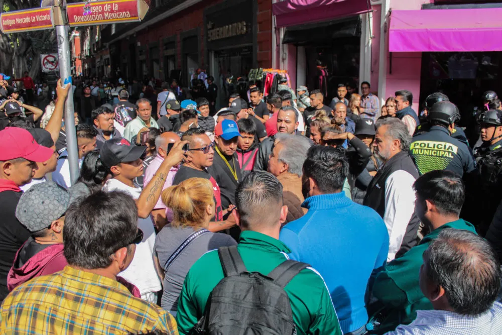 Segom entabla diálogo con Comerciantes Informales