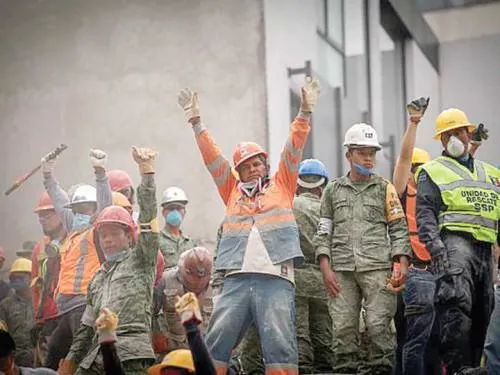 Sube a 45 los muertos en Puebla; van 252 fallecidos en el país por el sismo de 7.1