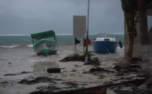 Quintana Roo se prepara para recibir al huracán Zeta; habilitan más de 70 refugios