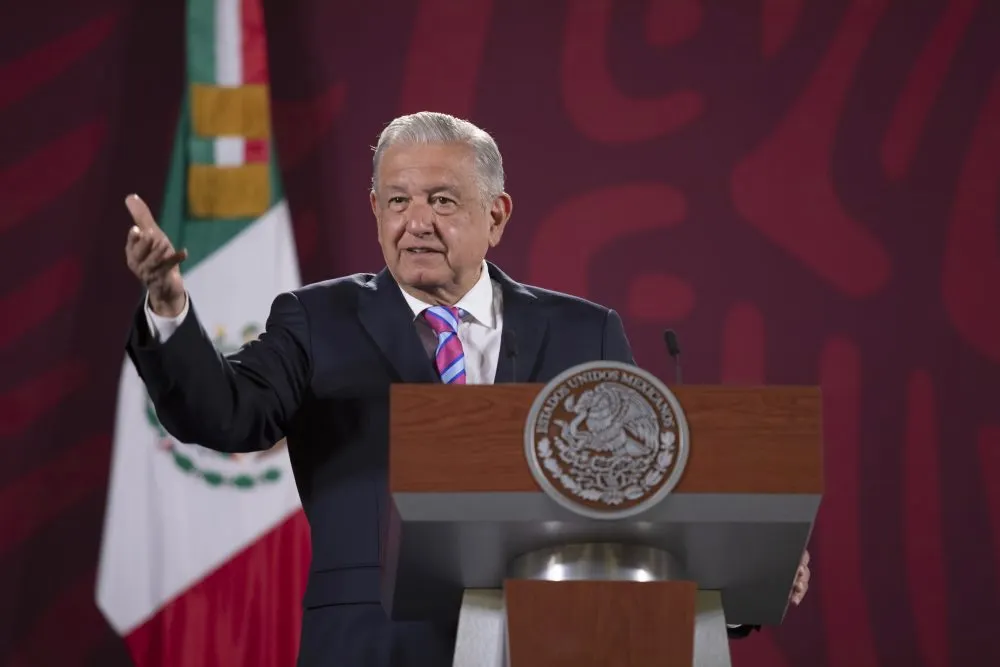 Ordena INE a AMLO borrar videos de sus eventos en Sonora