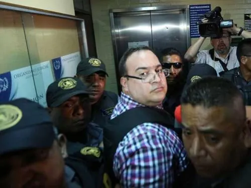 Duarte ingresa a la torre de Tribunales para su audiencia